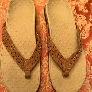 Vionic Tasha flip flops- light brown - size 10. Reg $79.95. EUC.